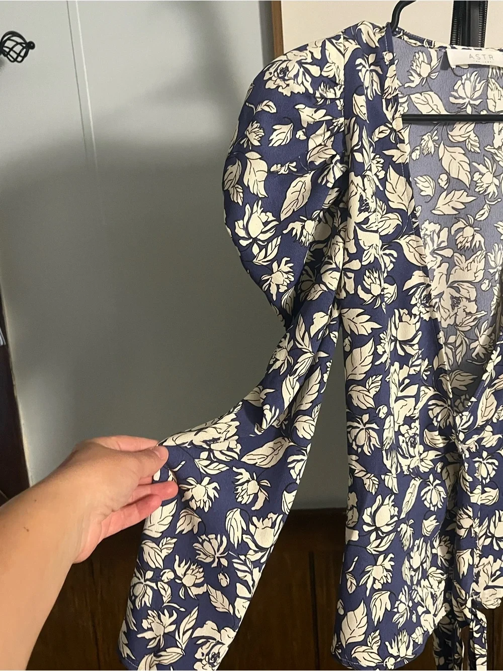 Astr floral tie